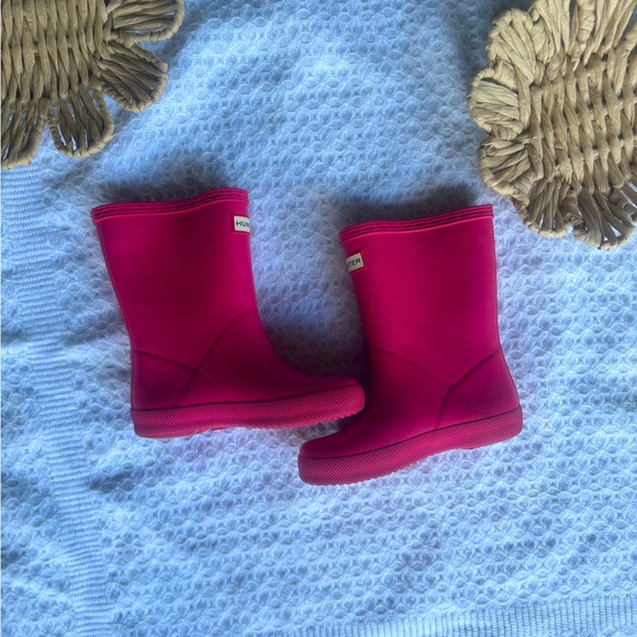 Hunter Kids Fuchsia Rain Boots - Picture 2 of 2